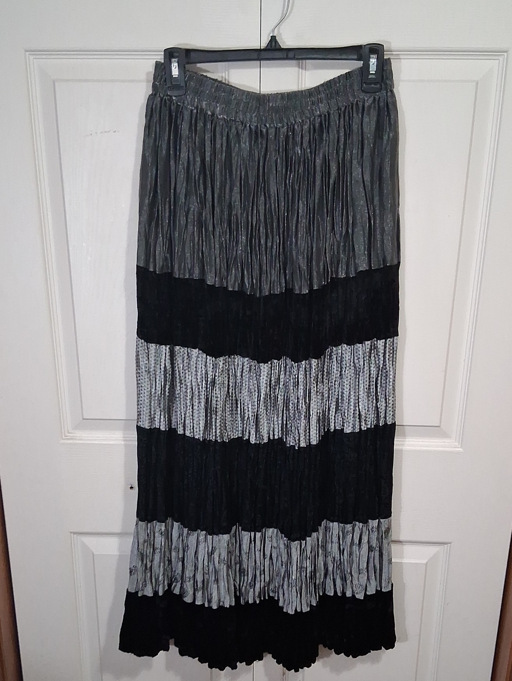 Vintage Worthington Tiered Pleated Maxi Skirt - M - Black Gray